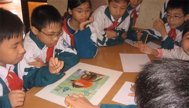 Một trong những buổi sinh hoạt của "Chuyến tàu kể chuyện". (Ảnh: nxbkimdong)