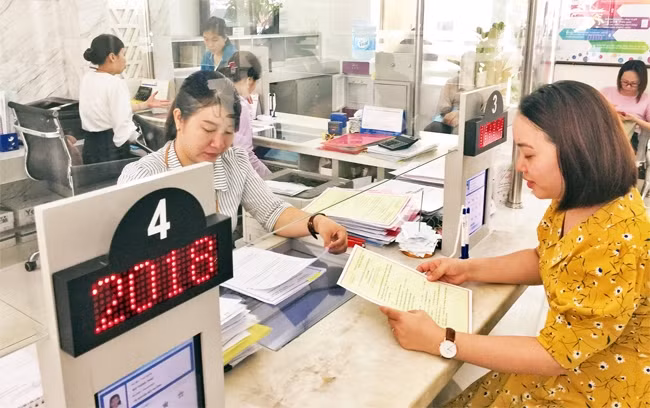 UBND quận 1 đẩy mạnh thực hiện giải quyết thủ tục hành chính cho người dân và doanh nghiệp với mô hình "hồ sơ không giấy".