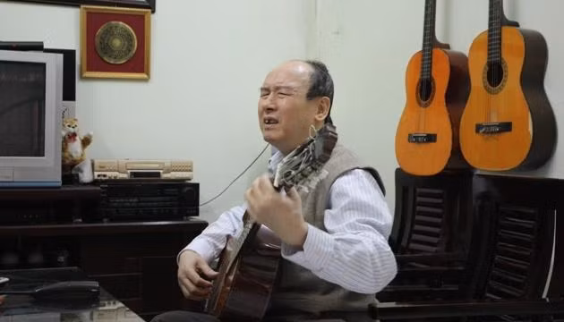 Tiếng đàn đã đem đến ánh sáng cho cuộc đời thầy Trịnh Đình Thi.