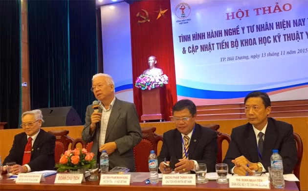 GS, TS khoa học Phạm Mạnh Hùng, Chủ tịch Tổng Hội Y học Việt Nam phát biểu tại hội thảo.
