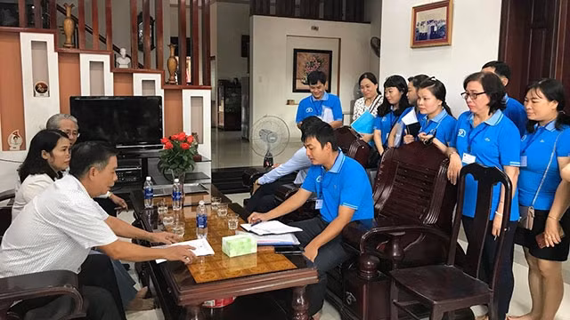 Điều tra mẫu tại quận Cẩm Lệ - Ảnh: VGP/MINH TRANG