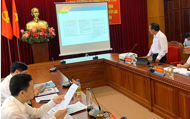 Các ứng viên trình bày chương trình hành động tuyển chọn Bí thư Huyện ủy Buôn Đôn.
