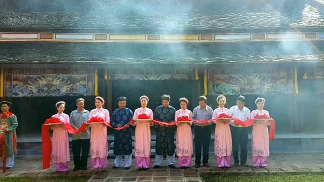 Lễ cắt băng khánh thành công trình phục hồi di tích Tả Tùng Tự.