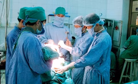 Ca phẫu thuật thay khớp háng tại Bệnh viện đa khoa Phú Thọ.