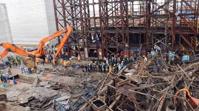 Hiện trường vụ tai nạn sập giàn giáo tại dự án Formosa (Ảnh: Thành Châu).