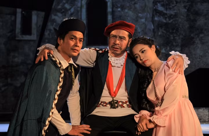 Hamlet xuất ngoại chủ động bằng “nội lực”.