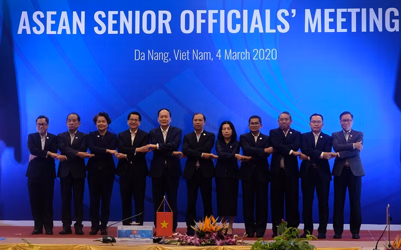 Các đại biểu cùng chụp ảnh tại hội nghị.