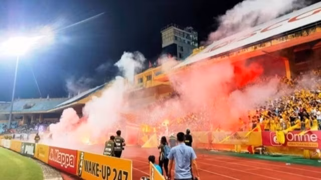 Khởi tố vụ gây rối trên sân vận động