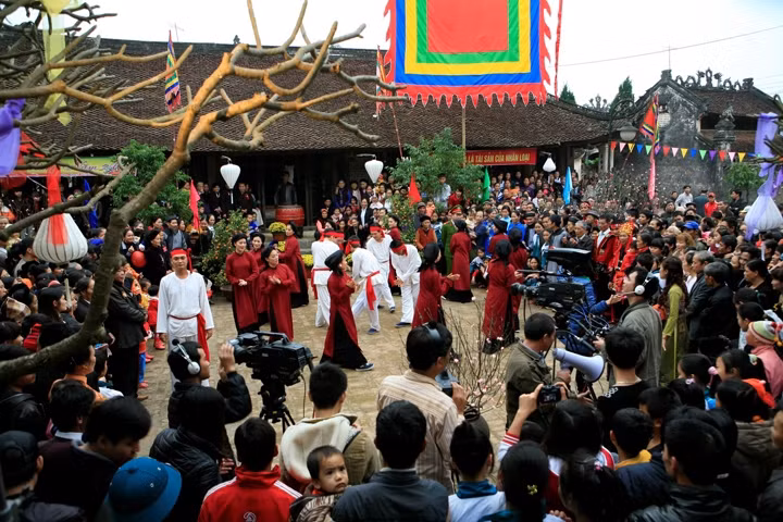 Biểu diễn hát Xoan tại đình Hùng Lô (TP Việt Trì, Phú Thọ).                            Ảnh: QUANG BẰNG