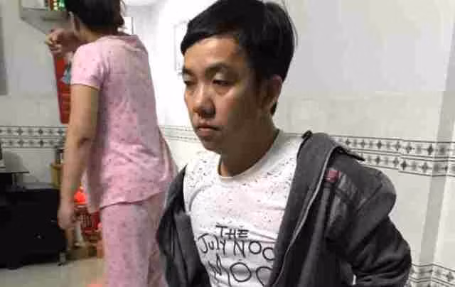 Đối tượng Châu Cường khi bị bắt tại nhà riêng ở TP Hồ Chí Minh.