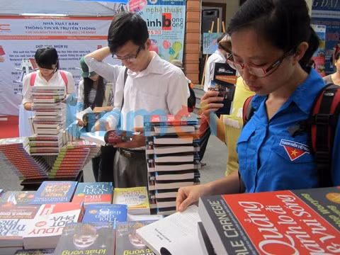 Nhiều bạn trẻ sớm có ý thức lựa chọn cho mình những cuốn sách có giá trị