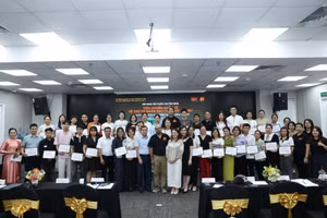 Hội nghị thu hút hơn 50 cán bộ, nhân viên thú y và một số phòng khám và điều trị chó mèo đến từ 14 phường thí điểm trên địa bàn Thành phố.
