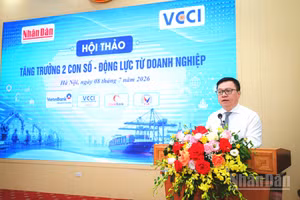 Đồng chí Lê Quốc Minh, Ủy viên Trung ương Đảng, Tổng Biên tập Báo Nhân Dân, Phó trưởng Ban Tuyên giáo và Dân vận Trung ương, Chủ tịch Hội Nhà báo Việt Nam phát biểu khai mạc Hội thảo.