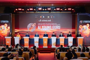 Án nút công bố Cuộc thi AI Young Guru.