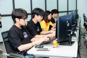 Các thí sinh tham gia Cuộc thi Sinh viên An ninh mạng 2025 tại một điểm thi.