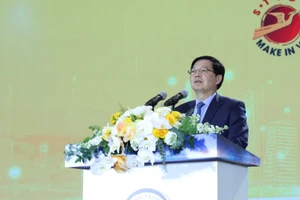 Phó Thủ tướng Hồ Quốc Dũng phát biểu tại Diễn đàn quốc gia về phát triển doanh nghiệp công nghệ số Việt Nam 2025 (Make in Vietnam 2025).