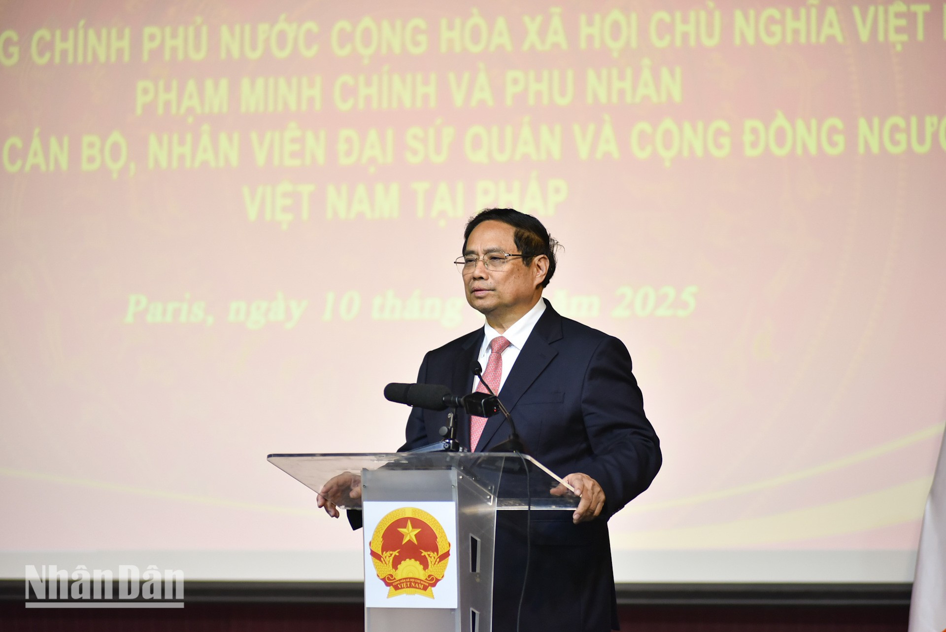 Thủ tướng thông tin tới bà con về tình hình đất nước, những thành tựu vĩ đại mà đất nước ta đã đạt được sau 50 năm giải phóng miền nam, thống nhất đất nước, cũng như tầm nhìn phát triển đất nước, những quyết sách lớn của Đảng, Nhà nước nhằm tạo thế và lực đưa đất nước ta vững bước vào kỷ nguyên phát triển giàu mạnh. duy-6097-1.jpg