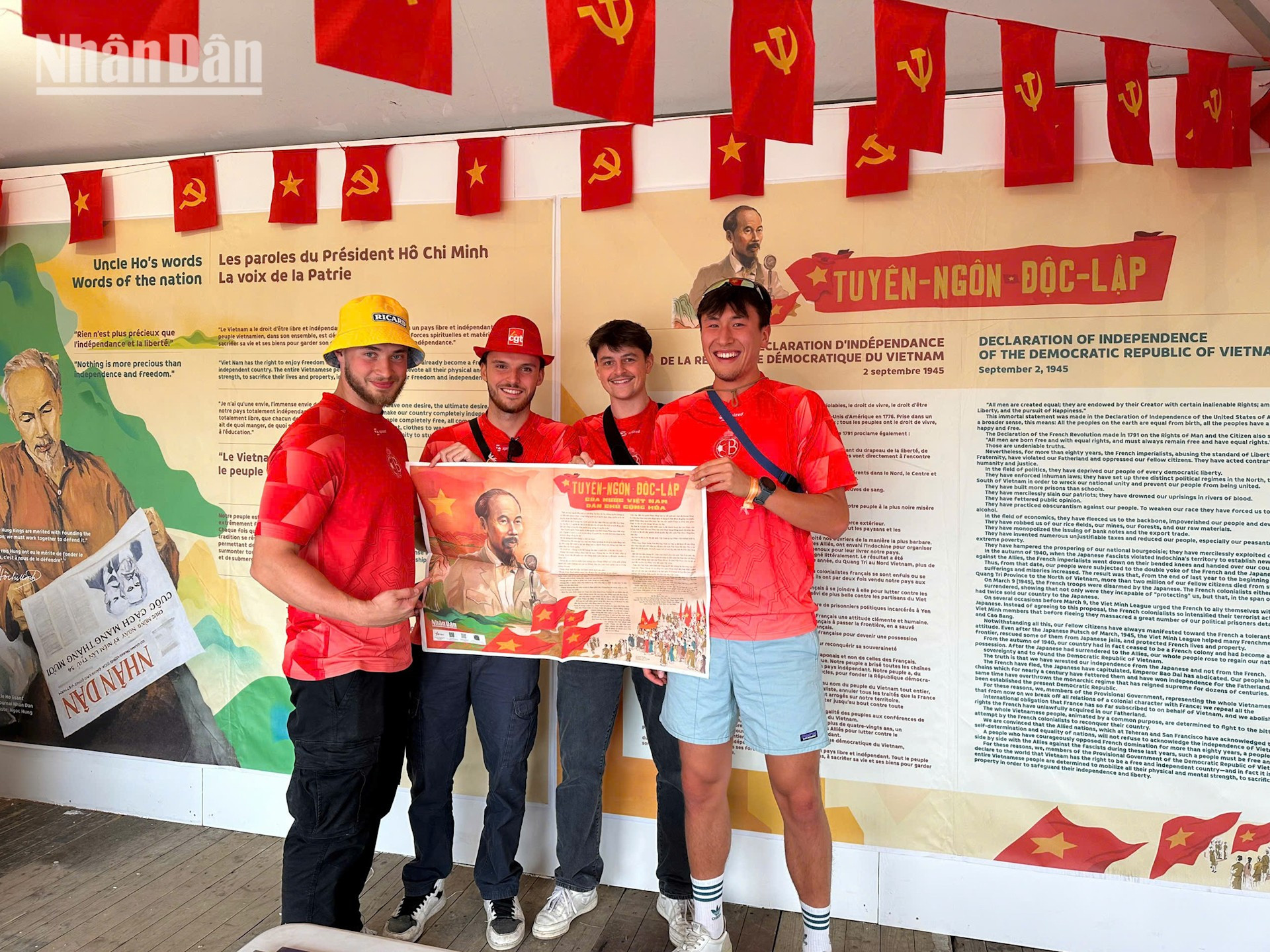 Năm nay là năm thật đặc biệt với dân tộc Việt Nam, kỷ niệm 95 năm thành lập Đảng Cộng sản Việt Nam, 50 năm thống nhất đất nước, 135 năm Ngày sinh Chủ tịch Hồ Chí Minh và 80 năm Quốc khánh nước Cộng hòa xã hội chủ nghĩa Việt Nam. Do vậy, gian trưng bày tại Hội báo Nhân đạo 2025 có quy mô lớn hơn và có nội dung trưng bày rất phong phú. huma-2025-8.jpg