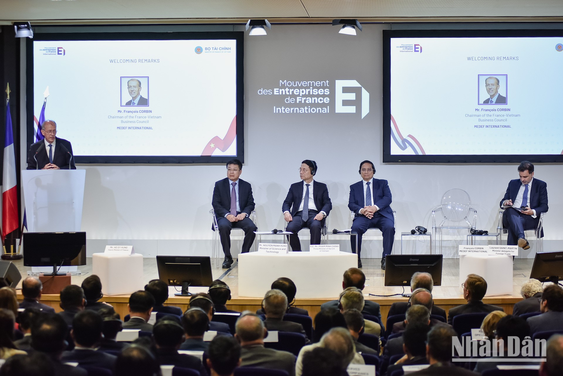 Phát biểu tại Diễn đàn, ông François Corbin cho rằng, dư địa tăng trưởng quan hệ hợp tác hai nước là rất cao, cần có nỗ lực mạnh mẽ của các lãnh đạo cũng như cộng đồng doanh nghiệp hai nước. Ông bày tỏ tin tưởng rằng chuyến thăm lần này của Thủ tướng Phạm Minh Chính sẽ tạo đột phá về hợp tác kinh tế, thương mại, đầu tư giữa hai nước, cũng như Pháp và Việt Nam phải là đầu cầu để thúc đẩy hợp tác kinh tế giữa hai khu vực ASEAN và EU. duy-6331.jpg