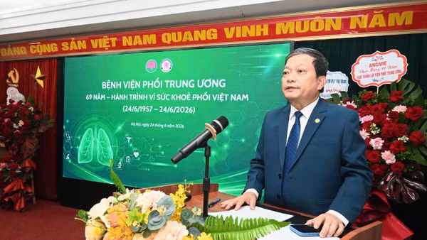 Tiến sĩ, bác sĩ cao cấp, Thầy thuốc ưu tú Đinh Văn Lượng, Giám đốc Bệnh viện Phổi Trung ương đã bày tỏ niềm tự hào khi bệnh viện đã làm chủ hàng loạt kỹ thuật đỉnh cao.
