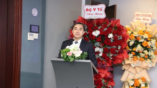 Giáo sư, Tiến sĩ Trần Văn Thuấn, Thứ trưởng Y tế phát biểu. 