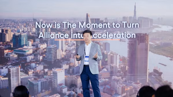 Ông Phạm Minh Tuấn cho biết, FPT và OpenAI sẽ đồng hành thúc đẩy nhanh, hiệu quả và có trách nhiệm quá trình chuyển đổi AI. (Ảnh: FPT cung cấp)