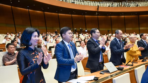 Quốc hội thông qua Luật Thủ đô (sửa đổi) với 488/492 đại biểu tham gia biểu quyết tán thành. (Ảnh: DUY LINH)
