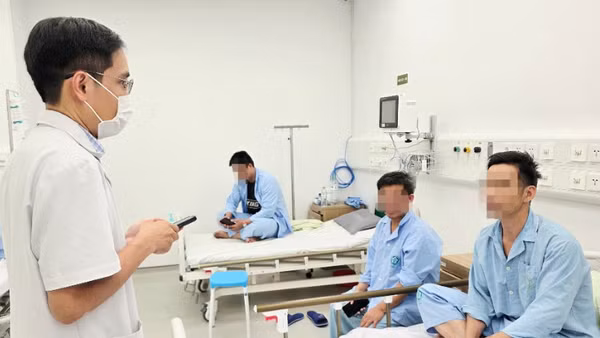 Các bệnh nhân khỏe mạnh xuất viện.