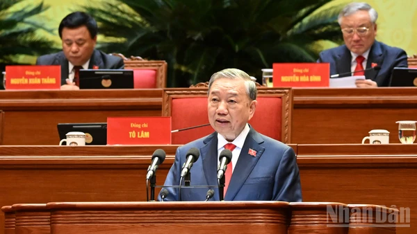 Tổng Bí thư Tô Lâm trình bày Báo cáo về các văn kiện trình Đại hội XIV. (Ảnh: THỦY NGUYÊN)