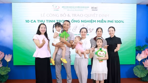 Gia đình chị Nguyễn Thị Trang và anh Phạm Anh Tuấn (Ninh Bình) – những người từng nhận gói hỗ trợ IVF miễn phí 100% năm 2019.