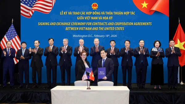 Tổng Bí thư Tô Lâm chứng kiến lễ trao Hợp đồng mua hệ thống xạ trị ung thư proton Mevion S250-FIT giữa Bệnh viện đa khoa Tâm Anh và Công ty Mevion Medical Systems. (Ảnh: Thống Nhất/TTXVN)