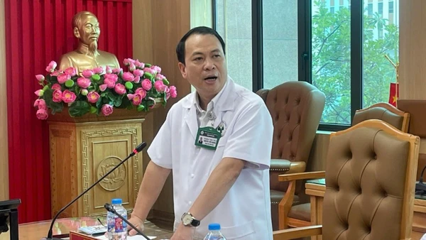 Đại tá, Phó Giáo sư, Tiến sĩ Nguyễn Tiến Quang, Giám đốc Bệnh viện 19-8 phát biểu tại hội thảo.