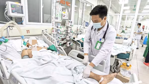 Bệnh nhân nằm điều trị tại Bệnh viện Bệnh nhiệt đới Trung ương.