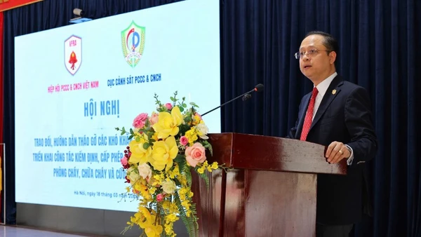 Ông Nguyễn Đỗ Tùng Cương, Chủ tịch Hiệp hội Phòng cháy, chữa cháy và Cứu nạn, cứu hộ Việt Nam phát biểu khai mạc hội nghị.