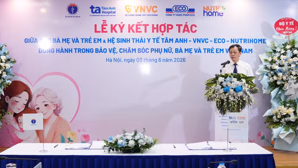 Phó Giáo sư, Tiến sĩ Nguyễn Tri Thức, Thứ trưởng Y tế đánh giá cao sáng kiến hợp tác giữa 2 đơn vị, đồng thời bày tỏ tin tưởng rằng sự phối hợp chặt chẽ giữa các bên sẽ tạo ra những giá trị thiết thực cho cộng đồng.