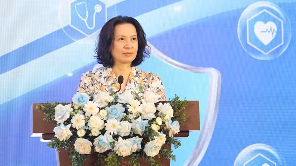 Thứ trưởng Y tế Nguyễn Thị Liên Hương bày tỏ xúc động khi nhắc đến những hy sinh thầm lặng của đội ngũ cán bộ y tế dự phòng, y tế cơ sở trên cả nước.