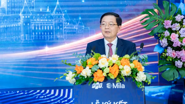 Phó Thủ tướng Chính phủ Hồ Quốc Dũng phát biểu chỉ đạo tại lễ ký kết. (Ảnh: FPT)