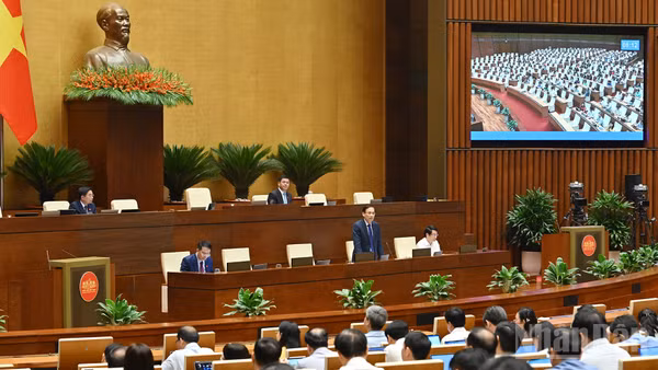 Chiều 11/4, tiếp tục chương trình Kỳ họp thứ nhất, Quốc hội khóa XVI, dưới sự điều hành của Phó Chủ tịch Quốc hội Nguyễn Hồng Diên. (Ảnh: DUY LINH)