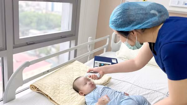 Trẻ dưới 5 tuổi là đối tượng có nguy cơ cao nhất do hệ miễn dịch chưa hoàn thiện.