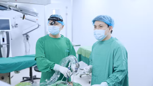 Ứng dụng kỹ thuật phẫu thuật ít xâm lấn bằng dao Coblator trong điều trị bệnh lý tai mũi họng. 
