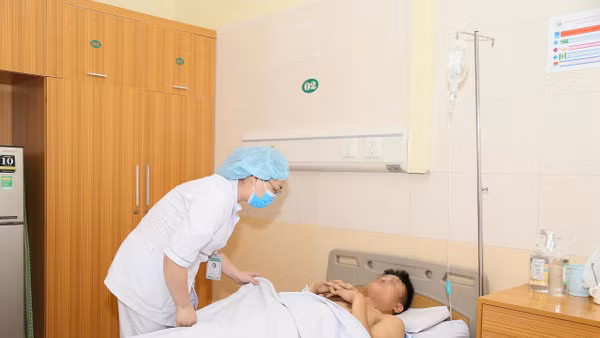 Bệnh nhân qua cơn nguy kịch và đang dần hồi phục. 