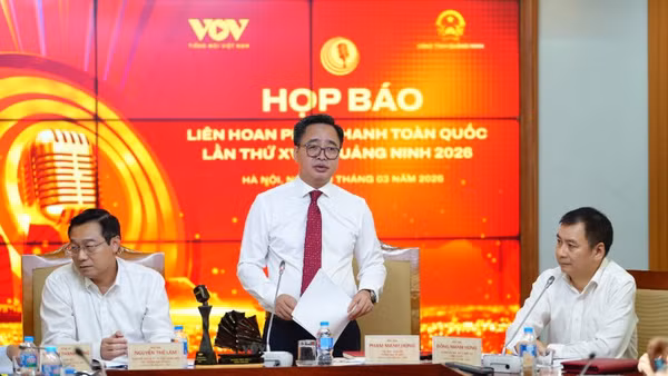 Nhà báo Phạm Mạnh Hùng, Phó Tổng Giám đốc Đài Tiếng nói Việt Nam, Trưởng Ban Tổ chức liên hoan thông tin về đêm khai mạc liên hoan với điểm nhấn là chương trình “Thanh âm kỷ nguyên mới”.