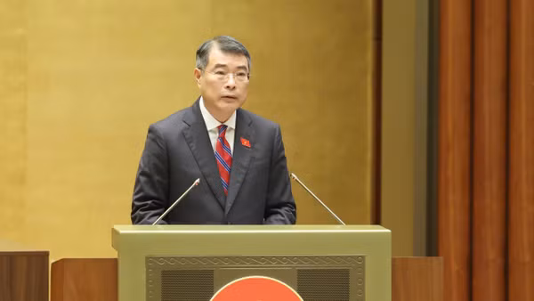 Thủ tướng Chính phủ Lê Minh Hưng trình bày Báo cáo về đánh giá bổ sung kết quả thực hiện kế hoạch phát triển kinh tế-xã hội và ngân sách nhà nước năm 2025; tình hình thực hiện kế hoạch phát triển kinh tế-xã hội và ngân sách nhà nước những tháng đầu năm 2026. (Ảnh: DUY LINH)