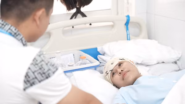 Người mẹ trẻ đã chiến thắng bệnh tật.
