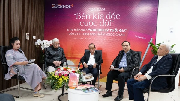 Các diễn giả chia sẻ tại tọa đàm.