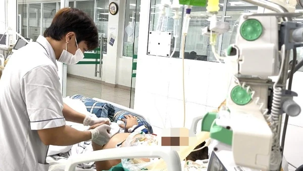 Bệnh nhân nằm điều trị tại Bệnh viện Bệnh Nhiệt đới Trung ương. 