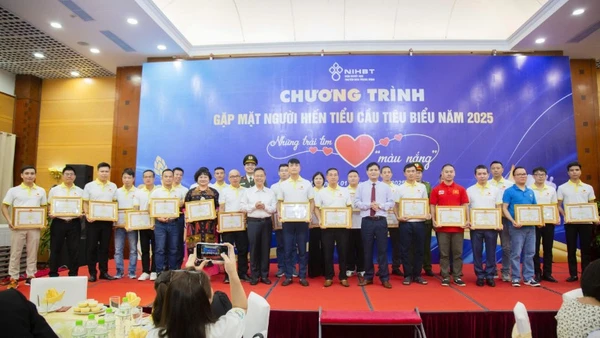 Tôn vinh những người hiến tiểu cầu tiêu biểu.