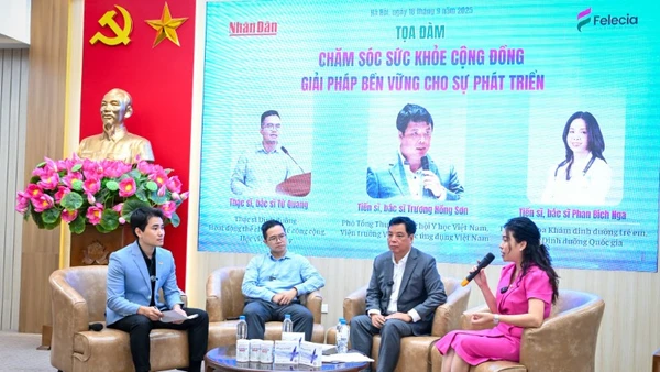 Các khách mời tham gia buổi tọa đàm. 