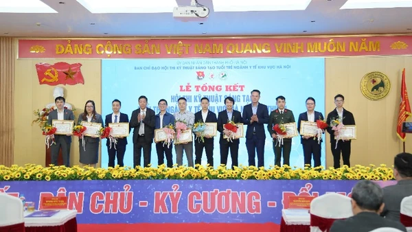 Các đề tài, kỹ thuật đoạt giải Nhất được nhận Bằng khen của Chủ tịch Ủy ban nhân dân Thành phố.