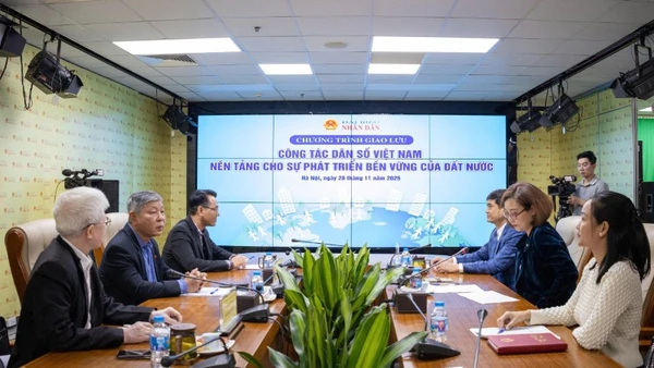 Các đại biểu tham dự buổi giao lưu. 